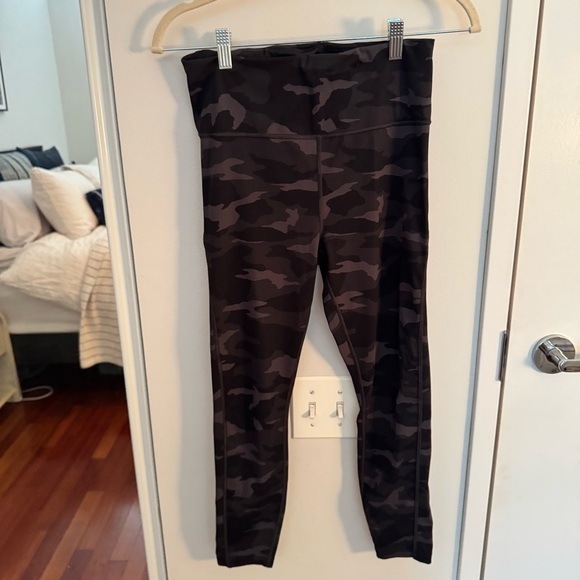 ATHLETA black camo ultimate 7/8 leggings - Picture 2 of 5